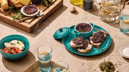 Le Creuset kookgerei in de kleur Bleu Riviera.