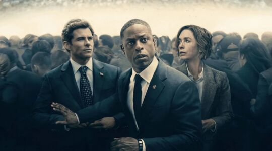 Acteurs van Paraside op een rijtje naast elkaar in pak.