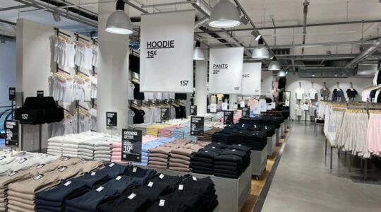 Lager 157-winkel in Den Haag.