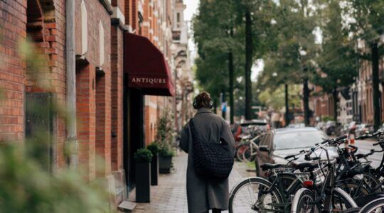 Vrouw in Amsterdam.