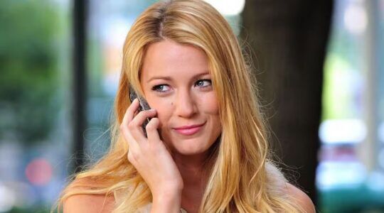 Meisje aan de telefoon.