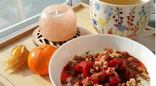 Yoghurt en thee als ontbijt
