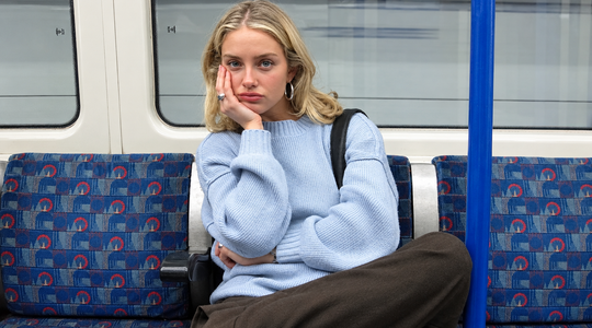 Vrouw in trein.