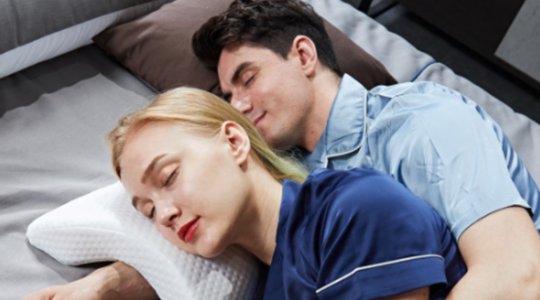 hele nacht comfortabel in de armen van je vriend liggen
