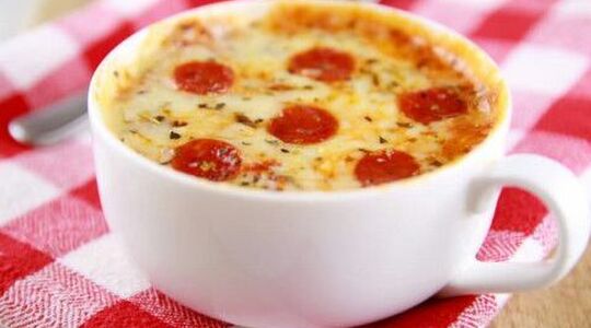 pizza-in-een-mok-3-minuten