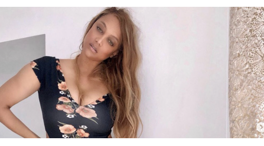 Lichaam Tyra Banks enorm gefotoshopt in nieuwe Skims-campagne
