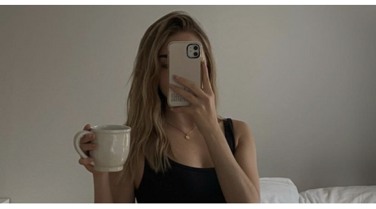 tanden poetsen na het koffie drinken