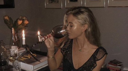wijn drinken tijdens een 'low-carb' dieet