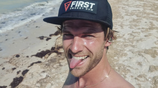 Omg! Bachelor Thomas trekt zijn kleren uit voor Chantal Janzen