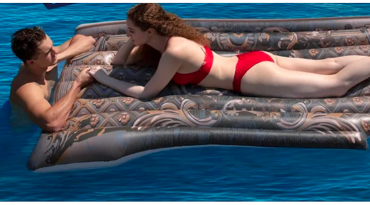 titanic float