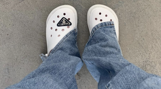 crocs stylen Outfits Crocs