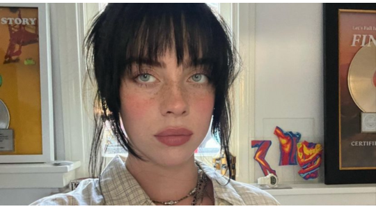 Billie Eilish zoenend gespot met nieuwe vriend Jesse Rutherford