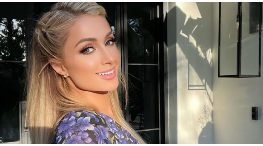 Paris Hilton zwart haar