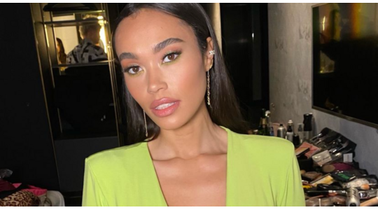 Romy Monteiro uit de kleren bikini kiekje
