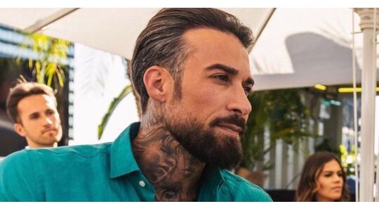 Fabrizio Tzinaridis Blonde lokken uiterlijk Temption Island de Bachelor