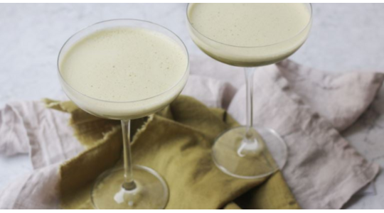 matcha martini januari 2023 cocktail heerlijk drankje