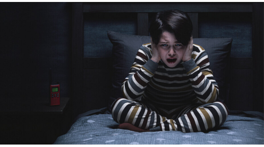 Don't Listen Voces Netflix film horror eng