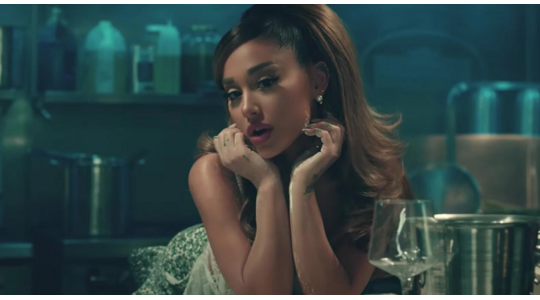Ariana Grande bodyshaming commentaar op lichaam te dun ongezond
