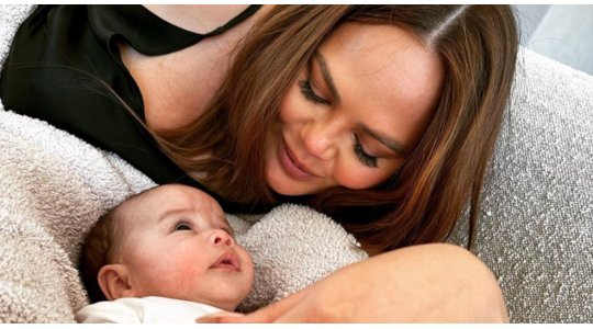 Chrissy Teigen lichaam na zwangerschap