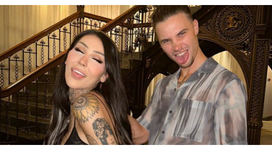 jessie maya zet tattoo met initiaal van nieuwe lover koen schetters