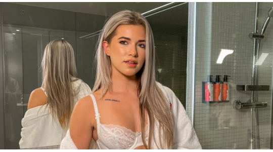 Jade Anna badkamer satisfyer vlog Gio