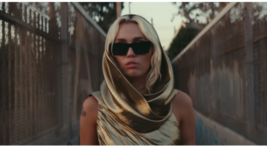 Miley Cyrus nieuwe muziek mysterie Clara Pierce