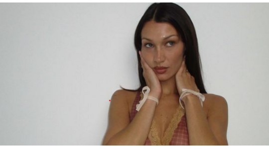 Bella Hadid chocker cord necklace