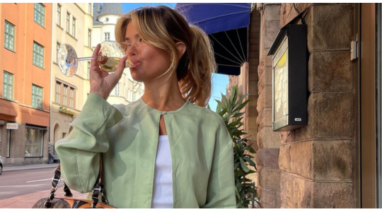 kleur saliegroen sage green outfits fashion trend herfst 2023