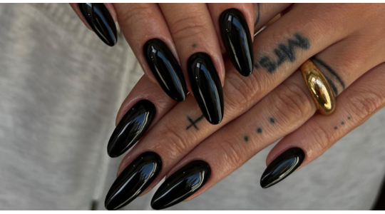 black-nails-theory