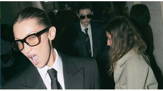 bella hadid fashionshow