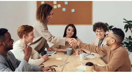 van werk bff naar ex collega overleeft jullie vriendschap de overstap