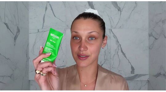 Bella Hadid skincare creme