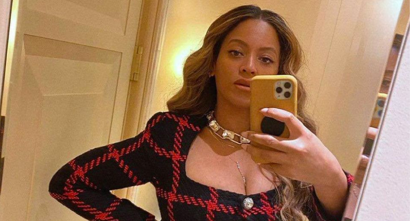 Beyonce rookt sigaret op podium