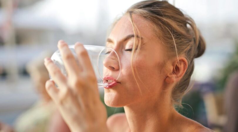 Drankje voor hydratatie tijdens een hittegolf