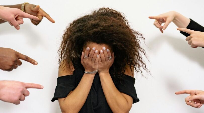 betrapt op kantoor door collega