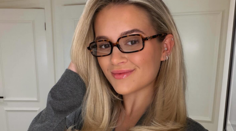Molly Mae na het gebruik van haar haarserum.